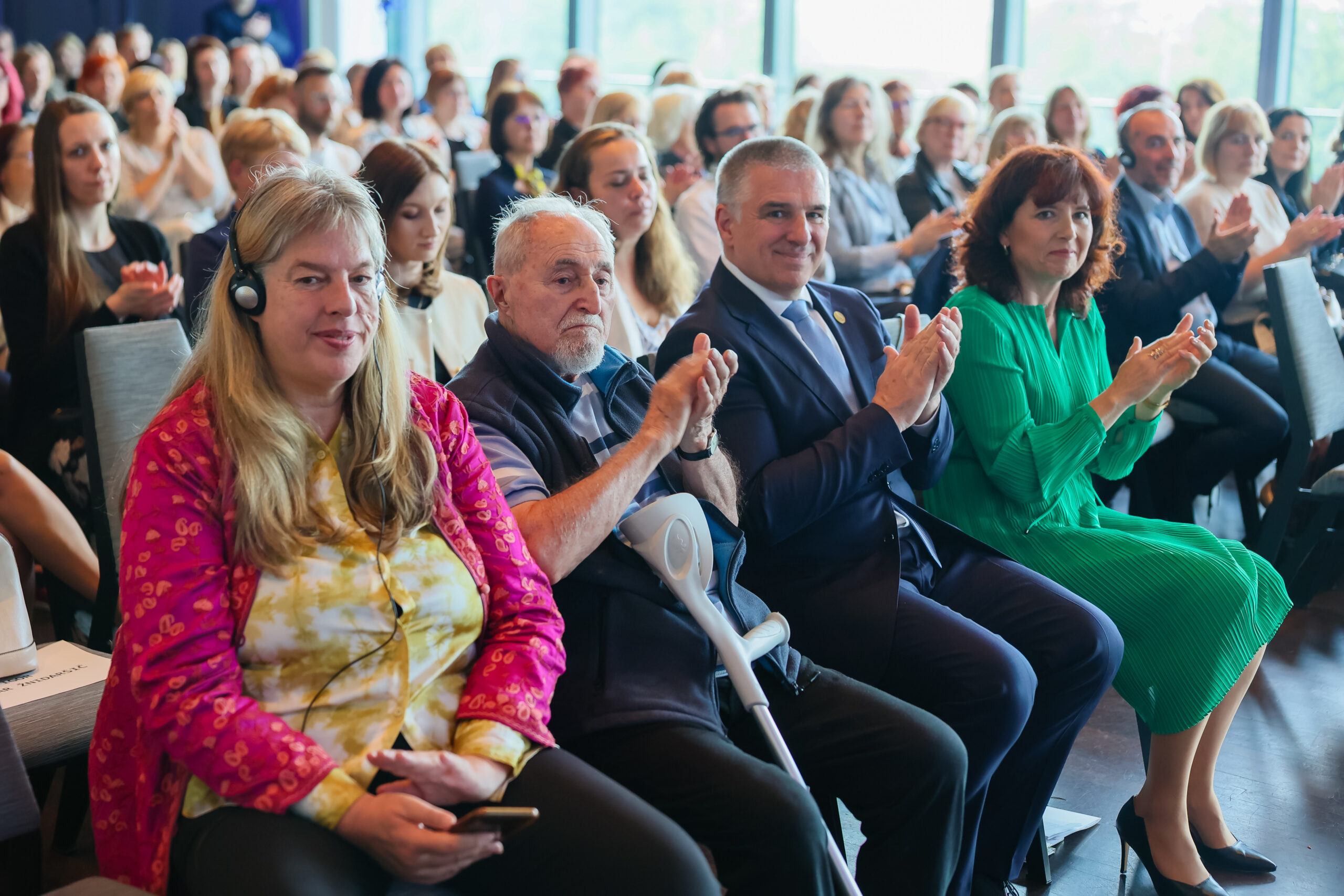 Isabelle Kempf, direktorica Inštituta UNESCO za vseživljenjsko učenje, dr. Zoran Jelenc, ustanovitelj Andragoškega centra Slovenije, Marko Lotrič, predsednik državnega sveta RS in dr. Nataša Potočnik, direktorica Andragoškega centra Slovenije Isabelle Kempf, direktorica Inštituta UNESCO za vseživljenjsko učenje, dr. Zoran Jelenc, ustanovitelj Andragoškega centra Slovenije, Marko Lotrič, predsednik državnega sveta RS in dr. Nataša Potočnik, direktorica Andragoškega centra Slovenije