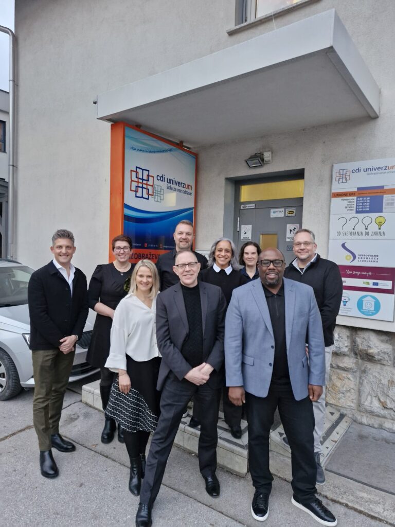 img-20260122-wa0017 Na sliki so ljudje iz Amerike, ki so bili gostitelji CDI Univerzuma.